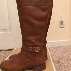 8.5 Michael Kors Luggage Boots
